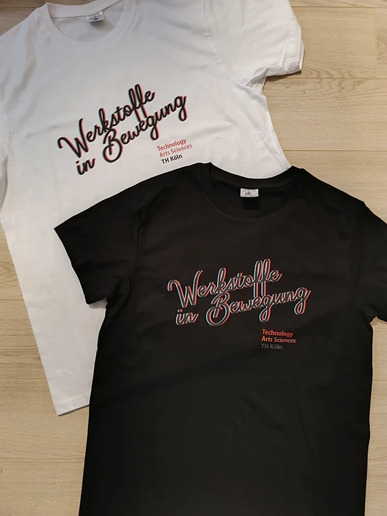 Weißes und schwarzes T-Shirt mit Schriftzug-Motiv